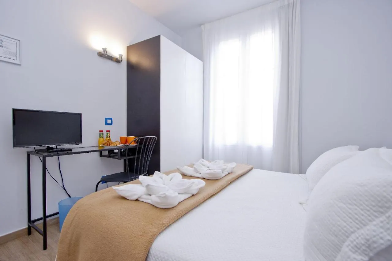 Barcelona City Hotel 0*,